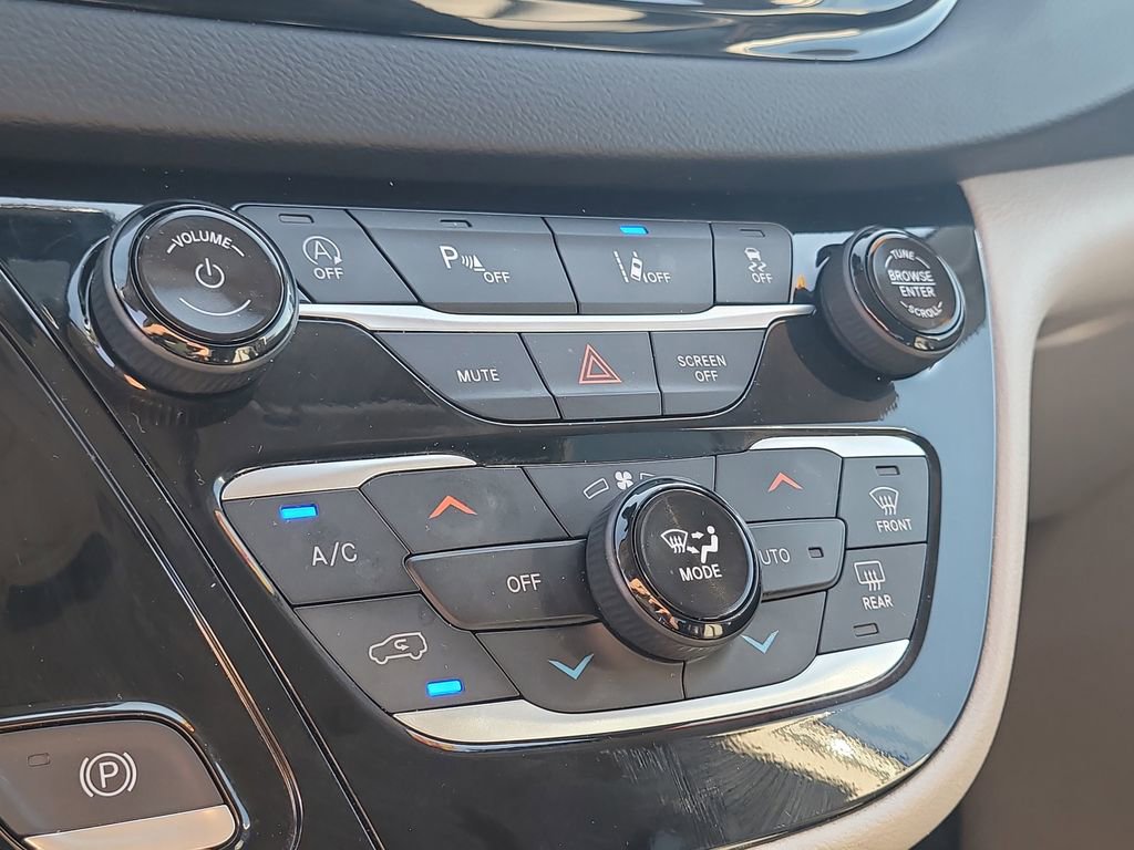 Used 2024 Chrysler Pacifica Touring-L image 23