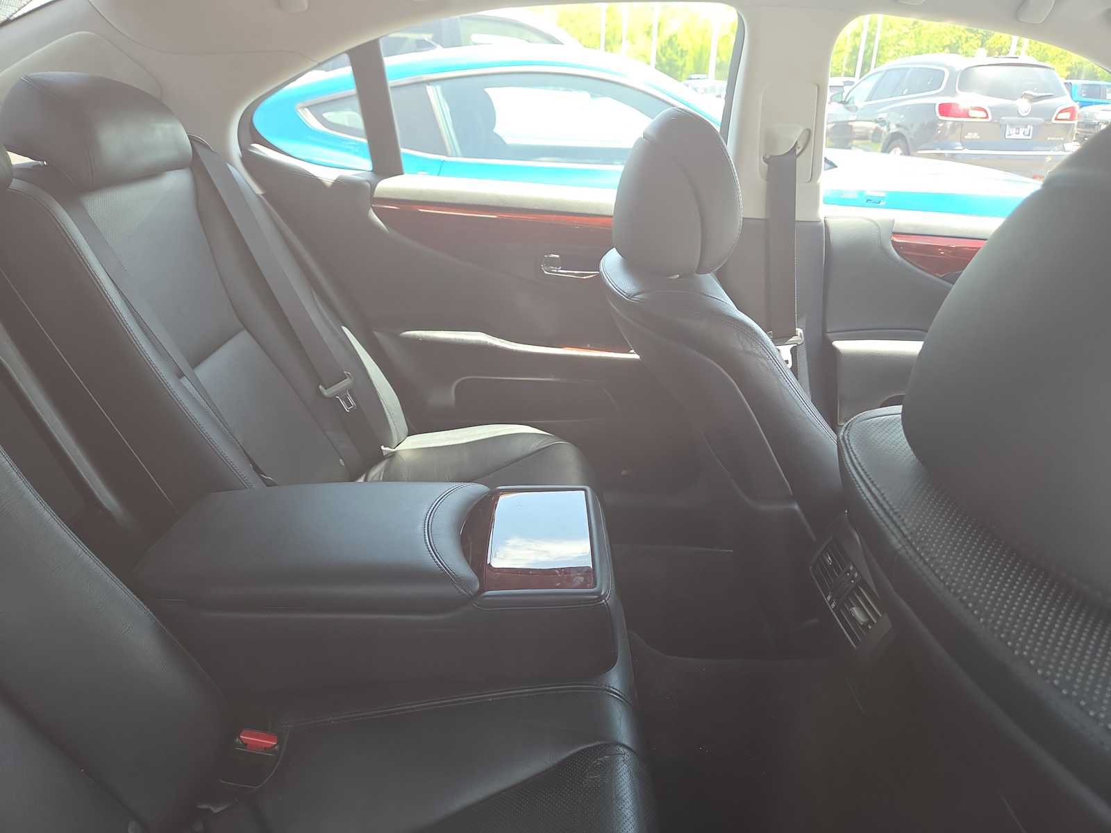 Used 2011 Lexus LS 460 w/ Luxury Value Edition RWD image 13