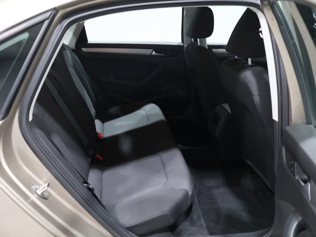 Used 2015 Volkswagen Passat 1.8T S image 19