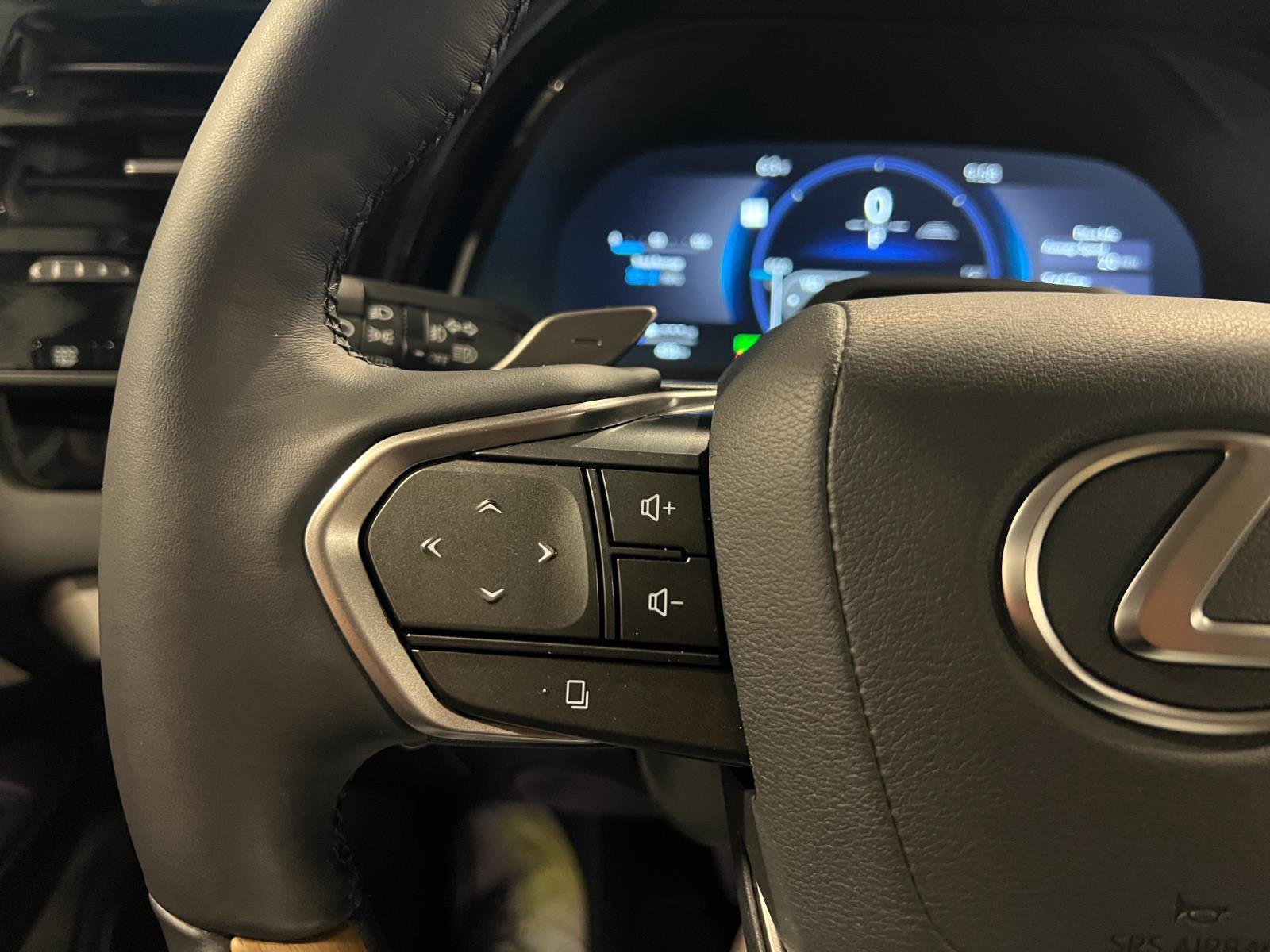 Used 2026 Lexus RX 450h AWD w/ Convenience Package image 13