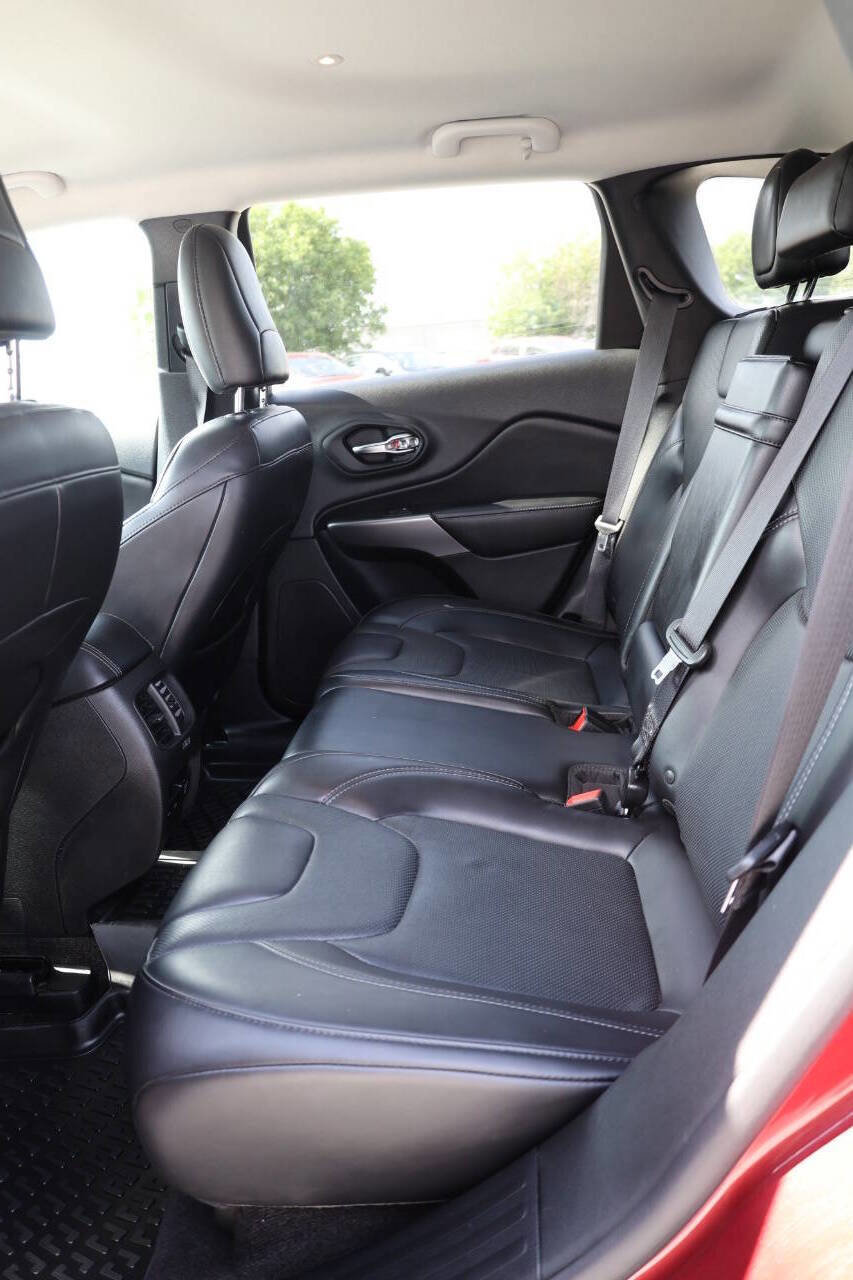 Used 2019 Jeep Cherokee Limited image 17