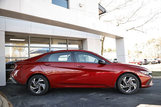 Certified 2025 Hyundai Elantra Sport FWD image 4