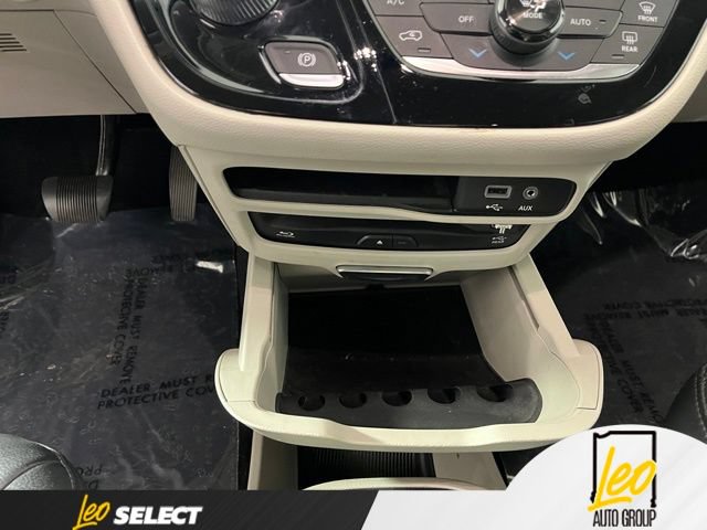 Used 2018 Chrysler Pacifica Touring-L Plus w/ Tire & Wheel Group FWD image 21