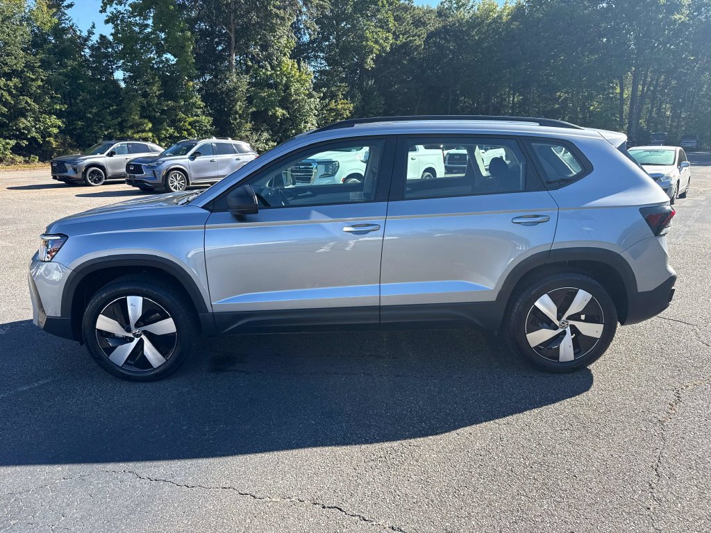 Used 2025 Volkswagen Taos S AWD/4WD image 9
