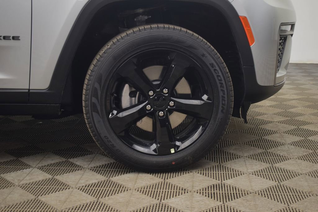 New 2026 Jeep Grand Cherokee L Limited w/ Limited Altitude Package image 11