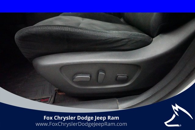 Used 2016 Nissan Rogue SV image 28