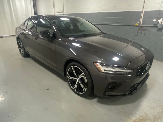 Certified 2025 Volvo S60 B5 Core image 4