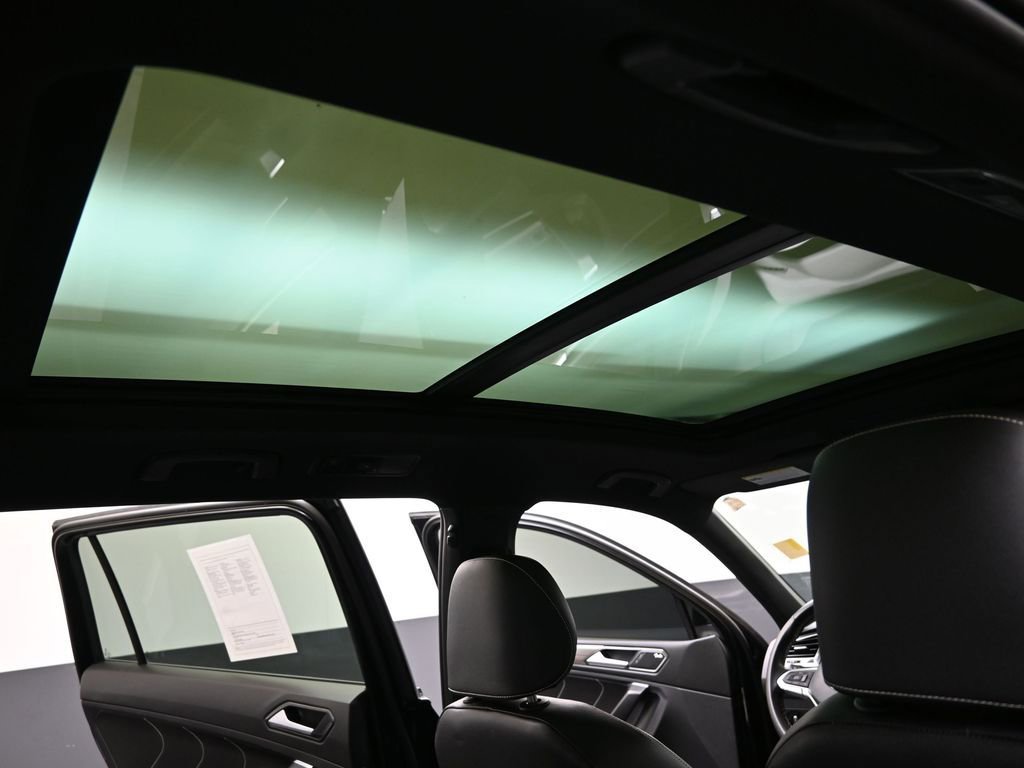 Used 2023 Volkswagen Tiguan SEL R-Line image 19