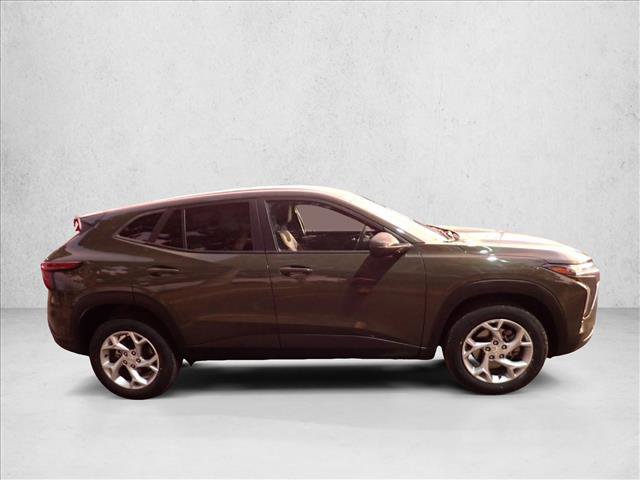 Used 2024 Chevrolet Trax LS w/ LS Convenience Package image 5