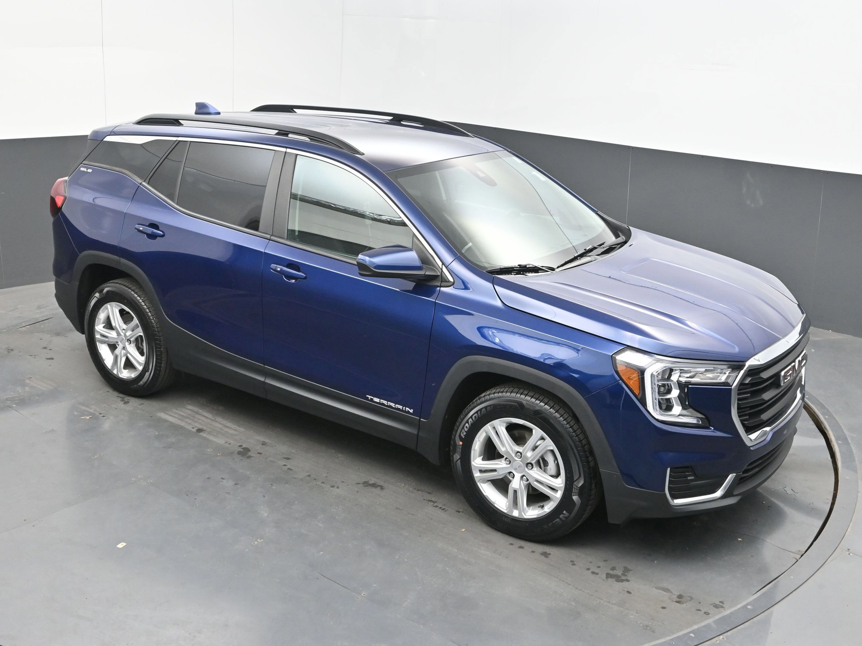 Certified 2022 GMC Terrain SLE w/ Driver Convenience Package FWD image 31