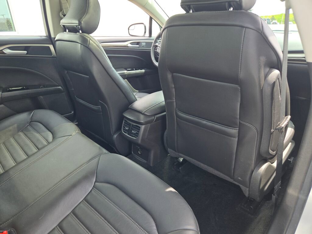 Used 2016 Ford Fusion SE w/ Equipment Group 202A AWD/4WD image 10