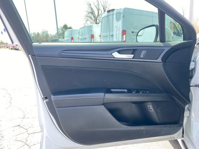 Used 2018 Ford Fusion SE w/ Equipment Group 601A FWD image 18