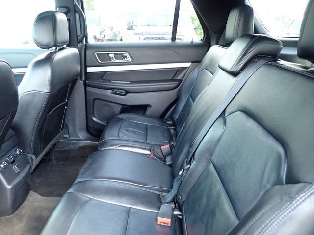 Used 2017 Ford Explorer XLT w/ Equipment Group 202A AWD/4WD image 12