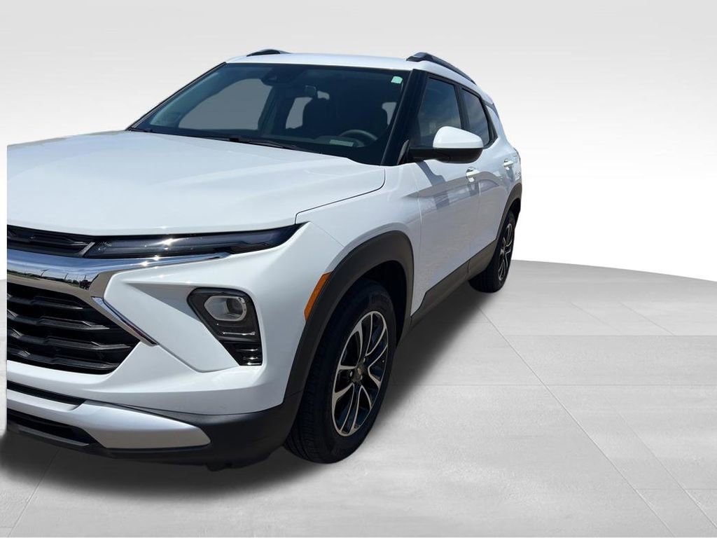 Certified 2025 Chevrolet TrailBlazer LT w/ Driver Confidence Package FWD image 11