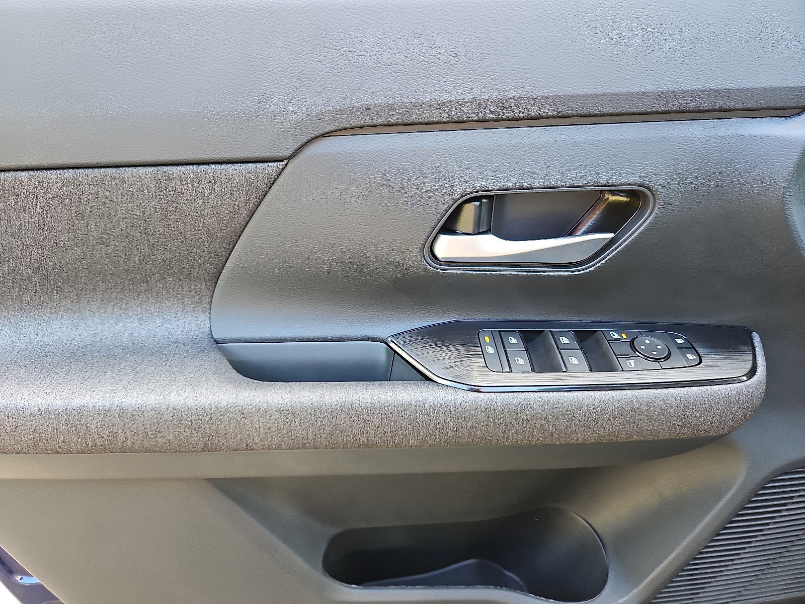 New 2026 Nissan Kicks SV w/ SV Premium Package image 9
