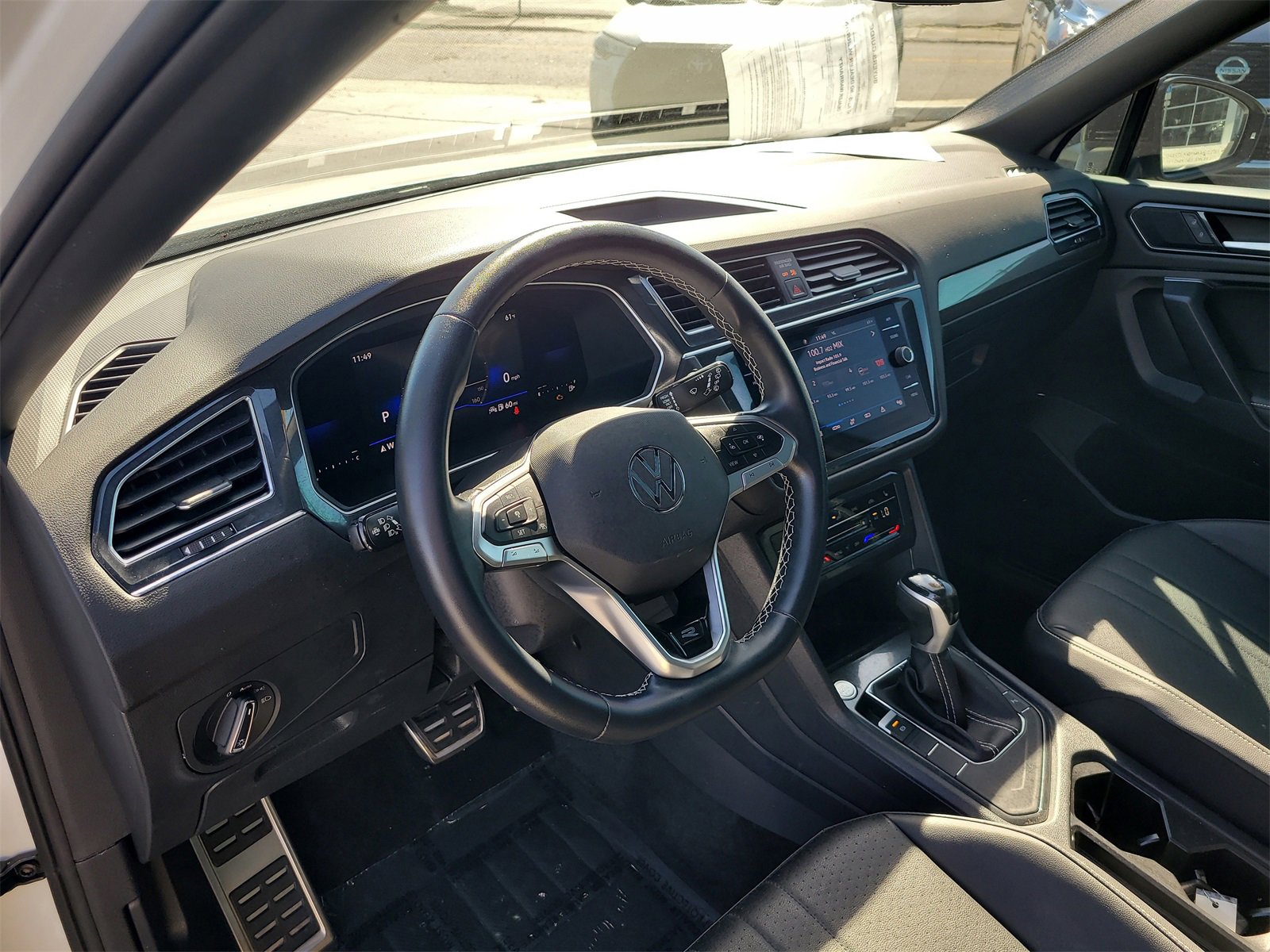 Used 2023 Volkswagen Tiguan SE R-Line image 22