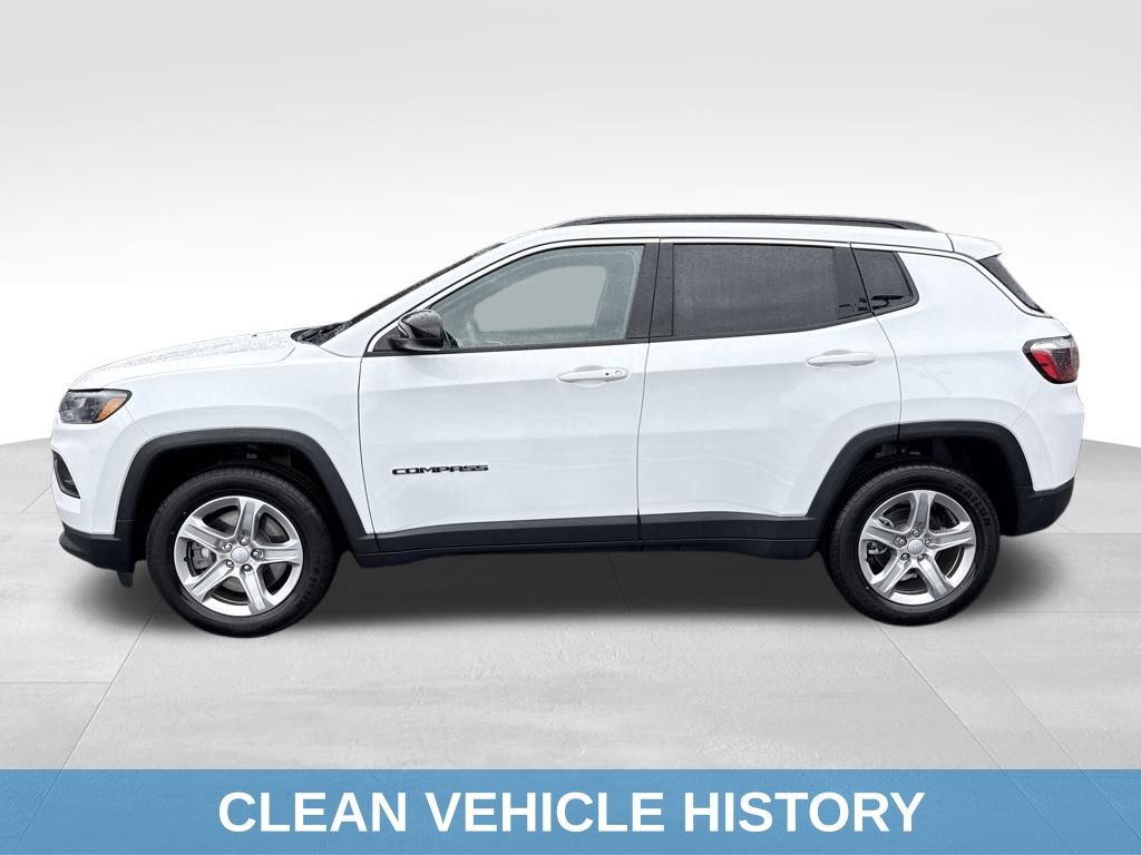 Used 2024 Jeep Compass Latitude image 3