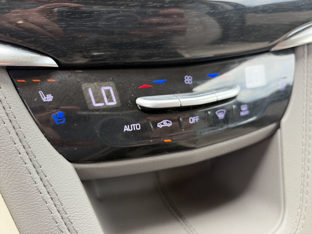 Used 2023 Cadillac XT6 Premium Luxury FWD image 25