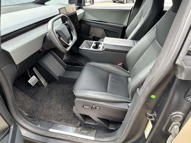 Used 2024 Tesla Cybertruck AWD Crew Cab image 11