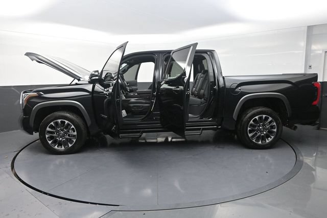 Used 2025 Toyota Tundra Limited AWD/4WD image 33