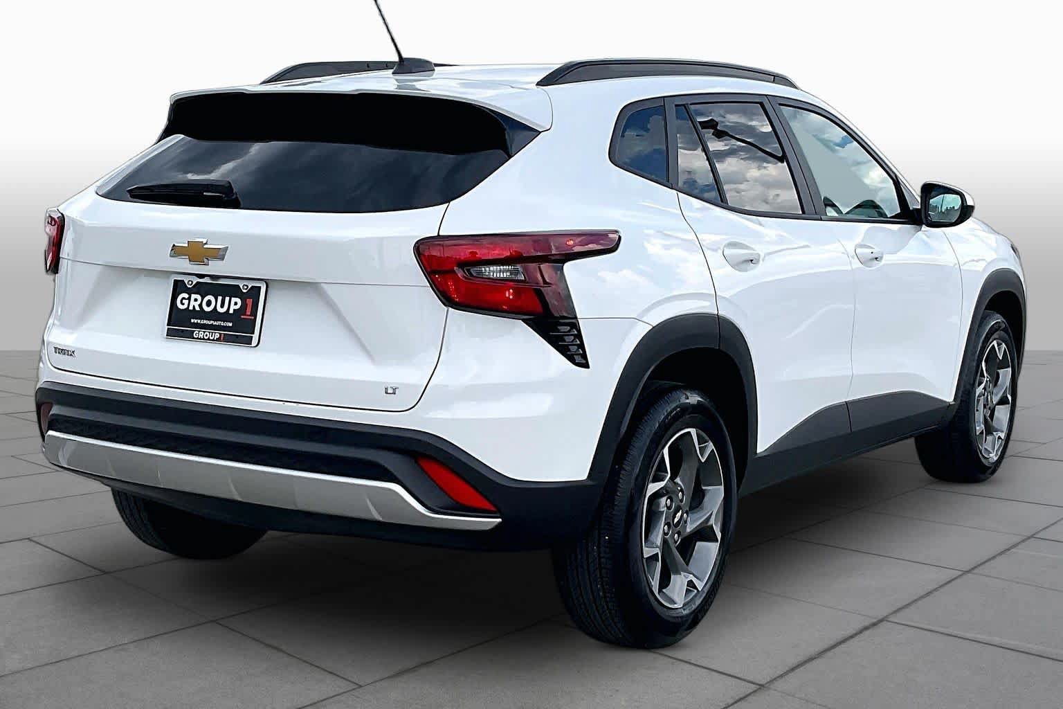 Used 2025 Chevrolet Trax LT w/ LT Convenience Package FWD image 13