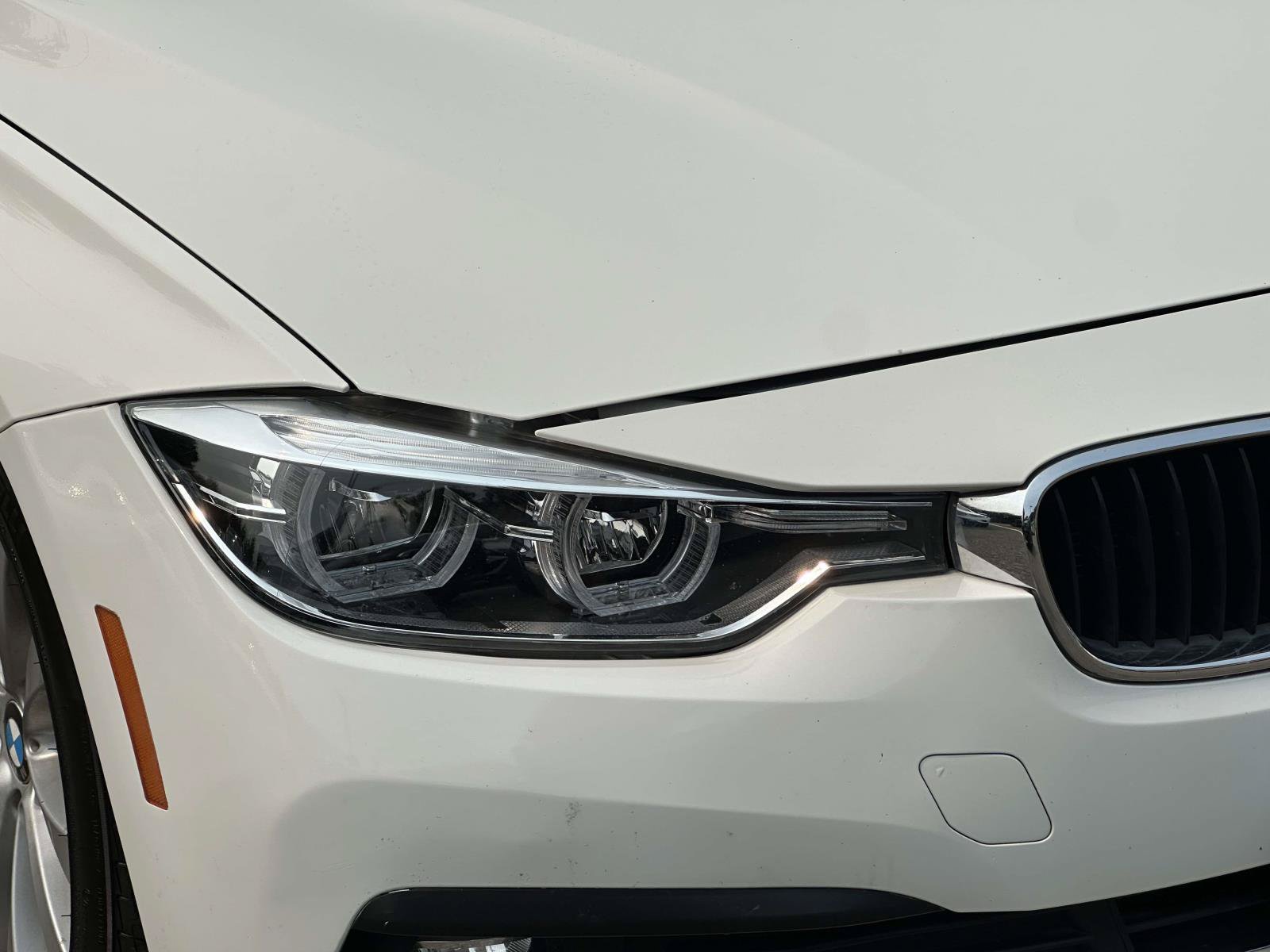 Used 2018 BMW 320i xDrive Sedan w/ Convenience Package AWD/4WD image 9