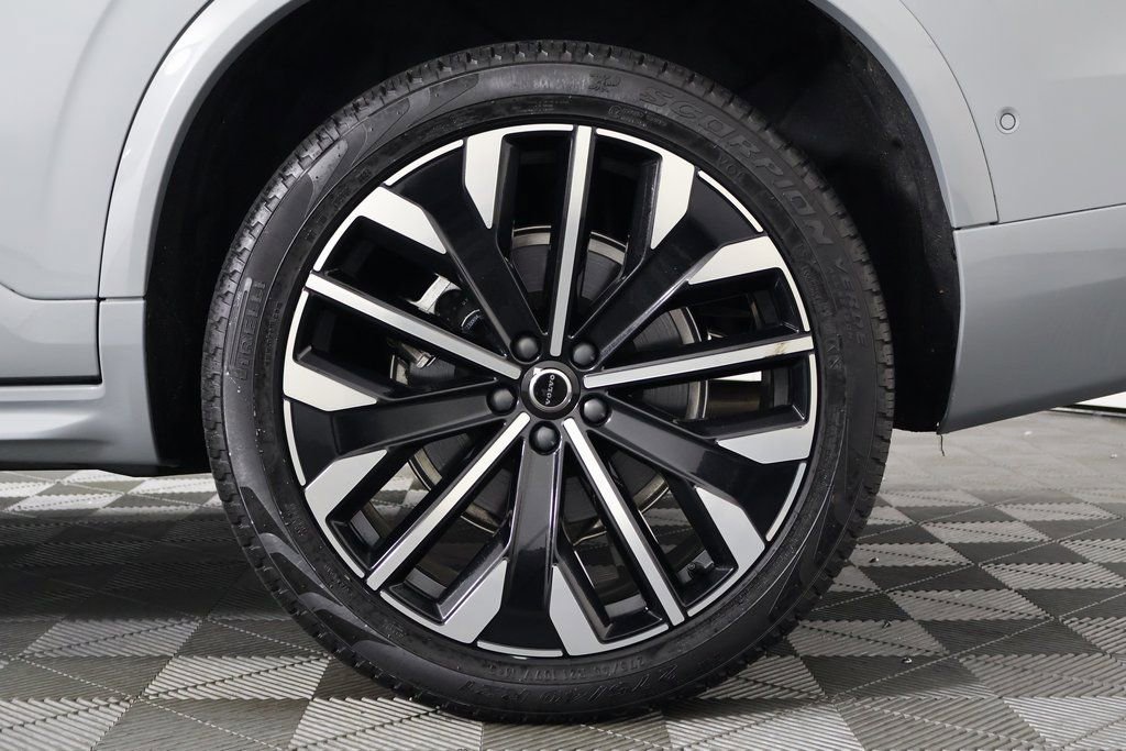 Used 2025 Volvo XC90 B6 Ultra image 17