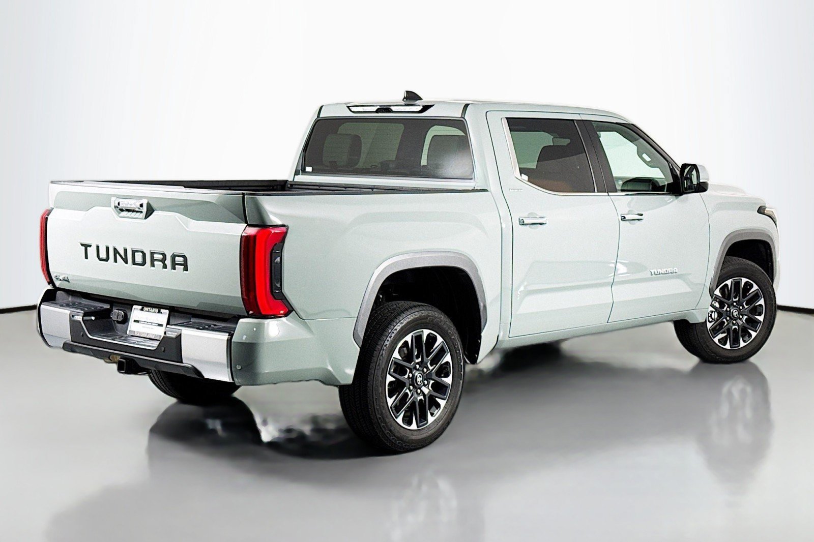 Used 2025 Toyota Tundra Limited AWD/4WD image 11