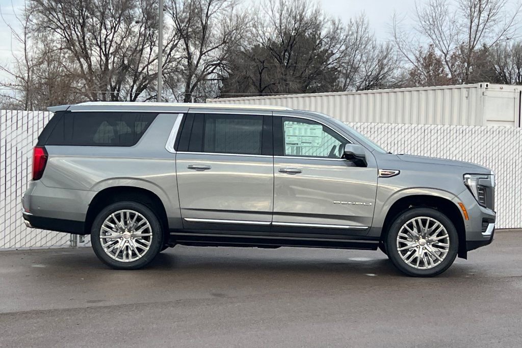 New 2026 GMC Yukon XL Denali w/ Sun & Power Step Package image 3