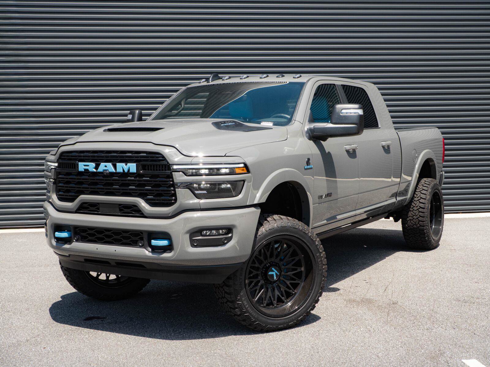 Used 2026 RAM 2500 Limited AWD/4WD image 1