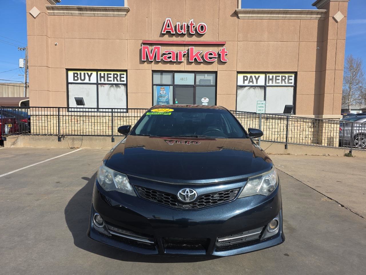 Used 2014 Toyota Camry SE image 2