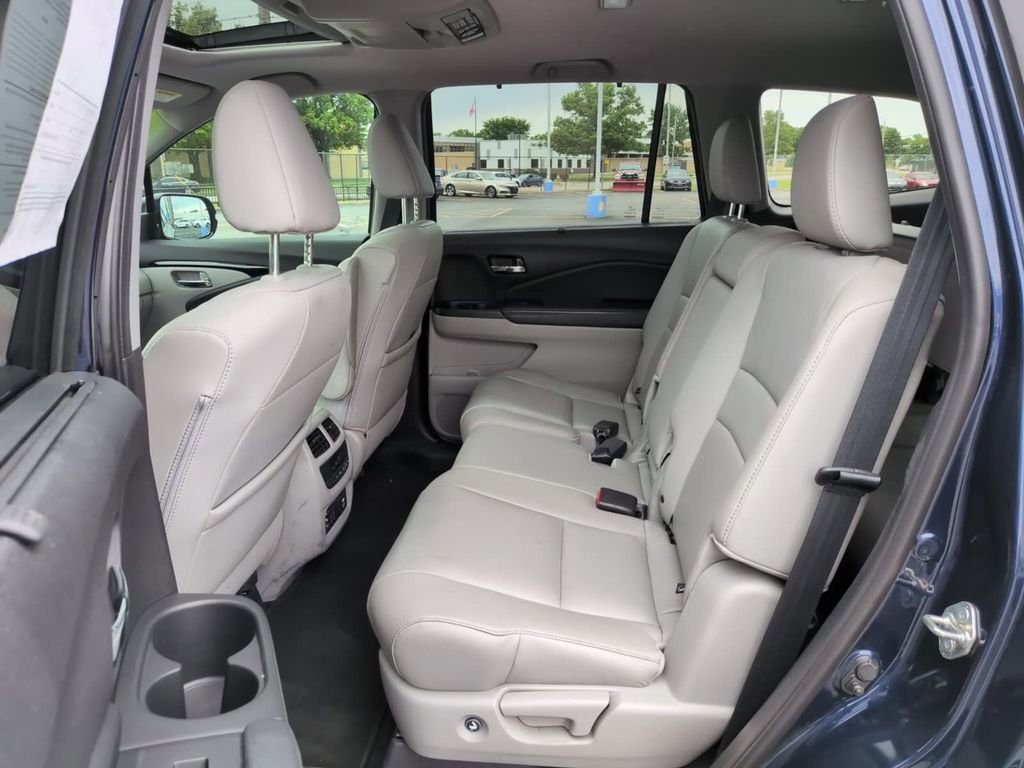 Used 2018 Honda Pilot Touring image 12