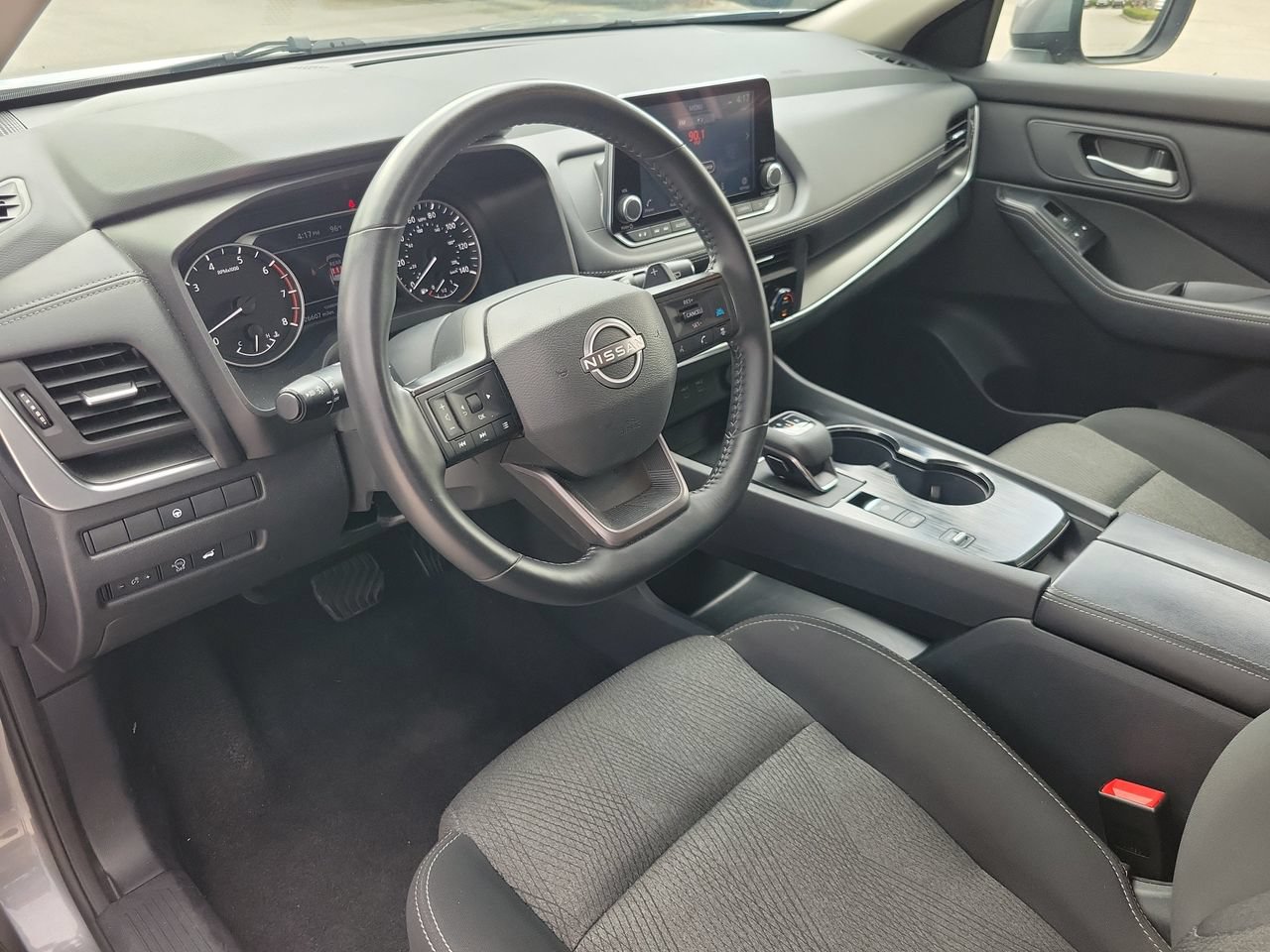 Used 2025 Nissan Rogue SV FWD image 15