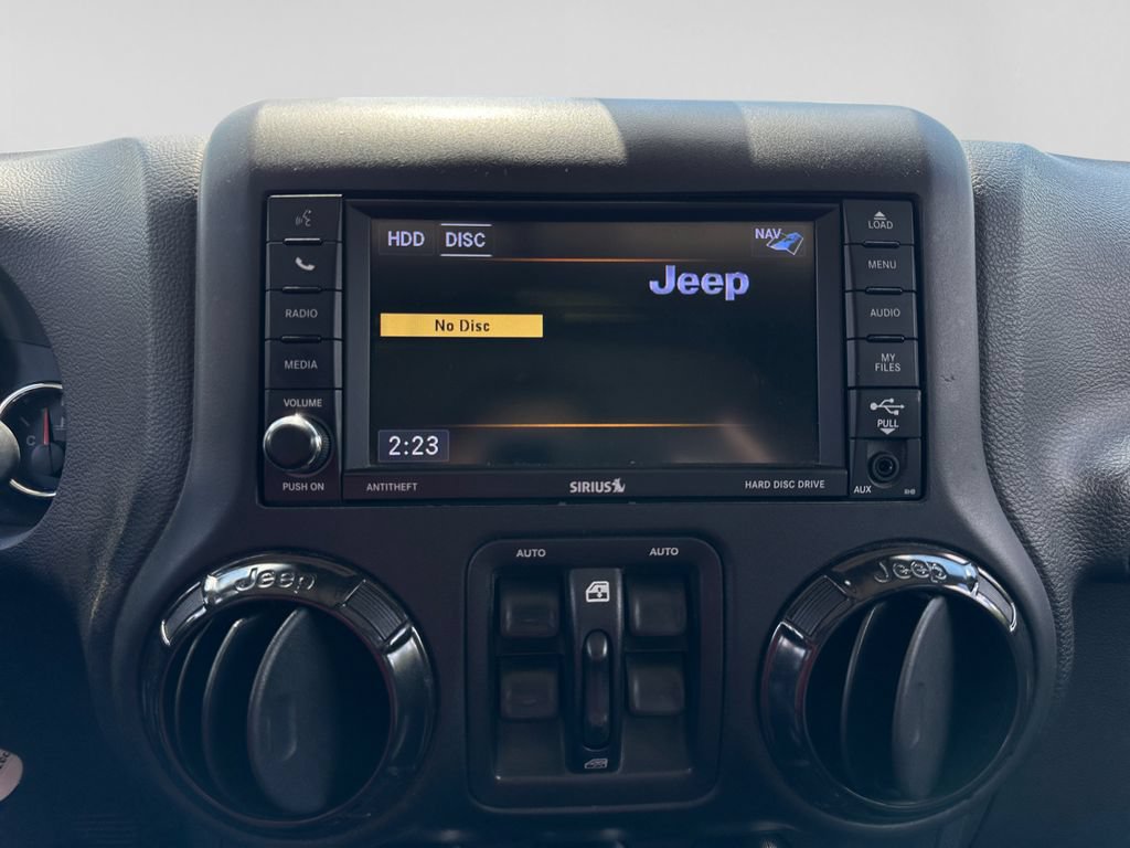 Used 2018 Jeep Wrangler Unlimited Rubicon w/ Connectivity Group AWD/4WD image 19