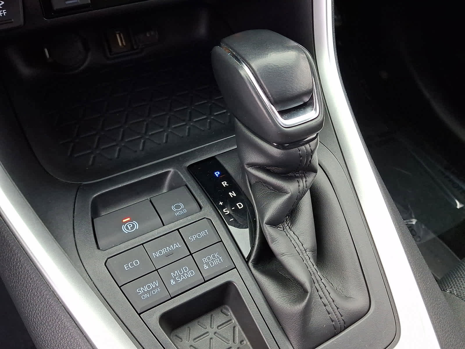 Certified 2020 Toyota RAV4 XLE image 16