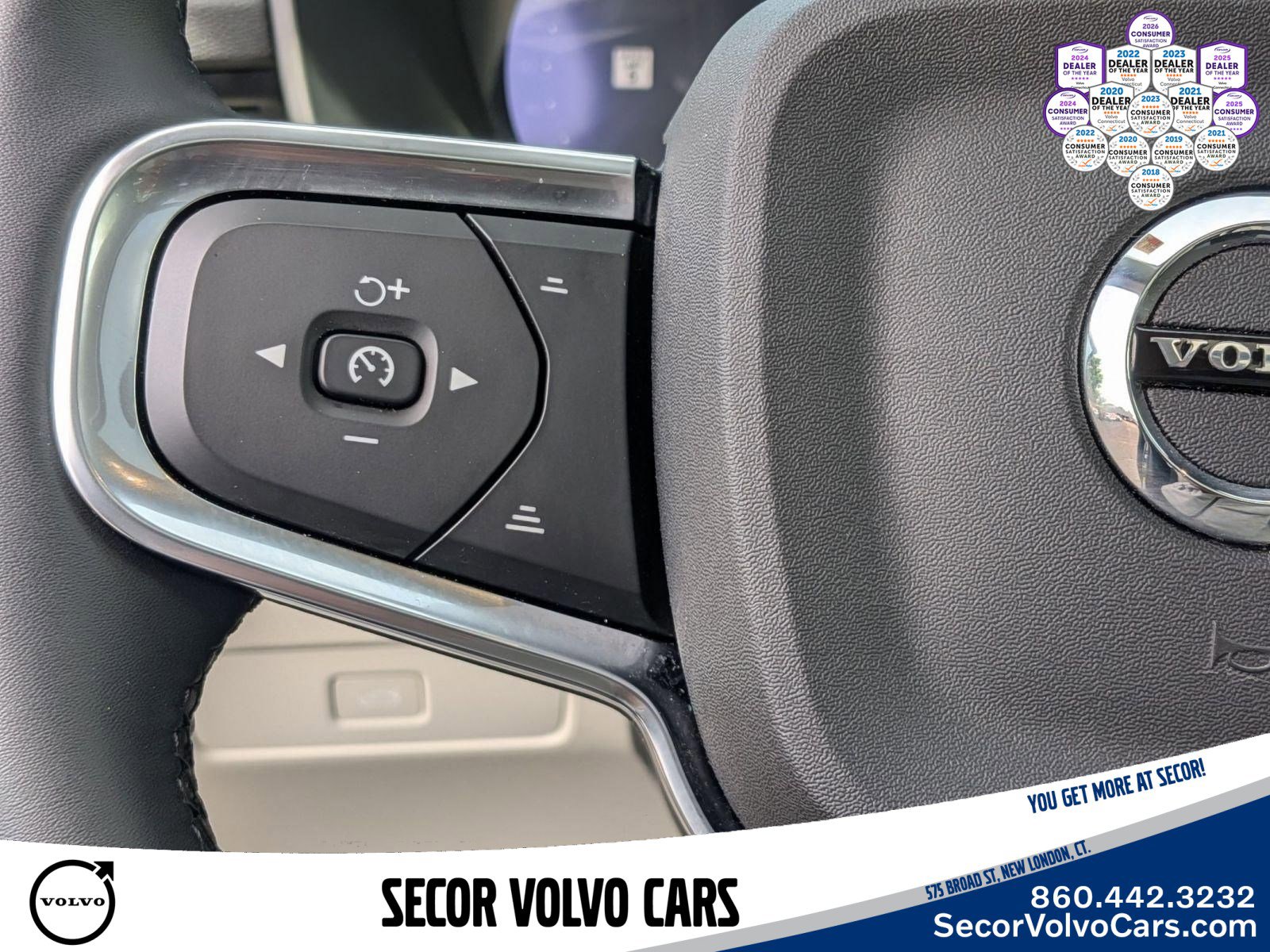 Certified 2026 Volvo XC40 B5 Plus AWD/4WD image 21