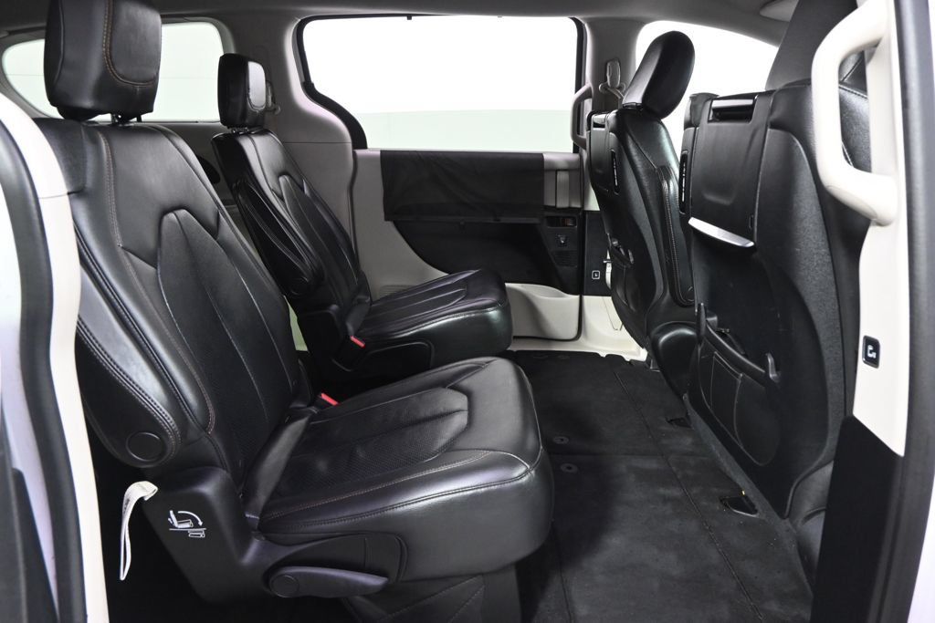 Used 2017 Chrysler Pacifica Touring-L Plus FWD image 18