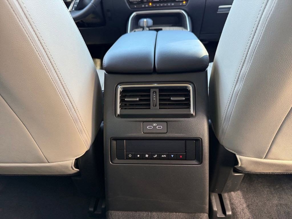 Used 2025 MAZDA CX-70 Plug-In Hybrid w/ Premium Pkg image 28