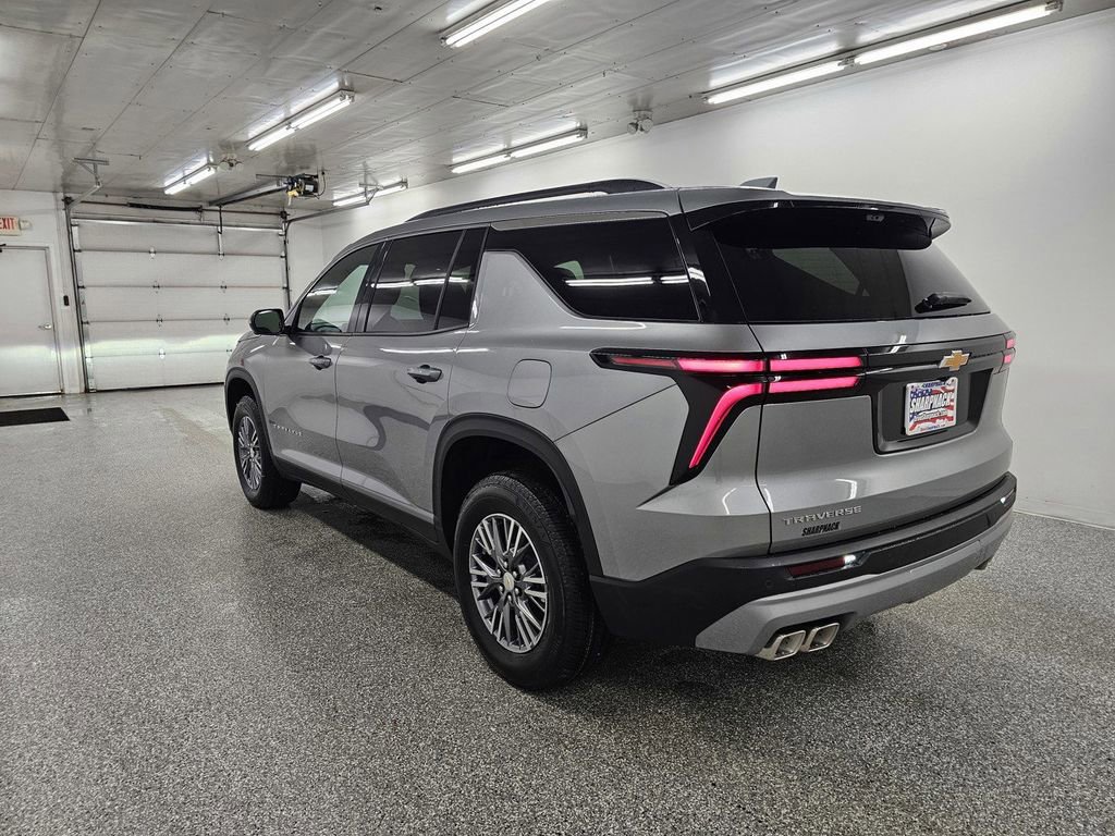 Used 2026 Chevrolet Traverse LT w/ Driver Confidence Package image 7