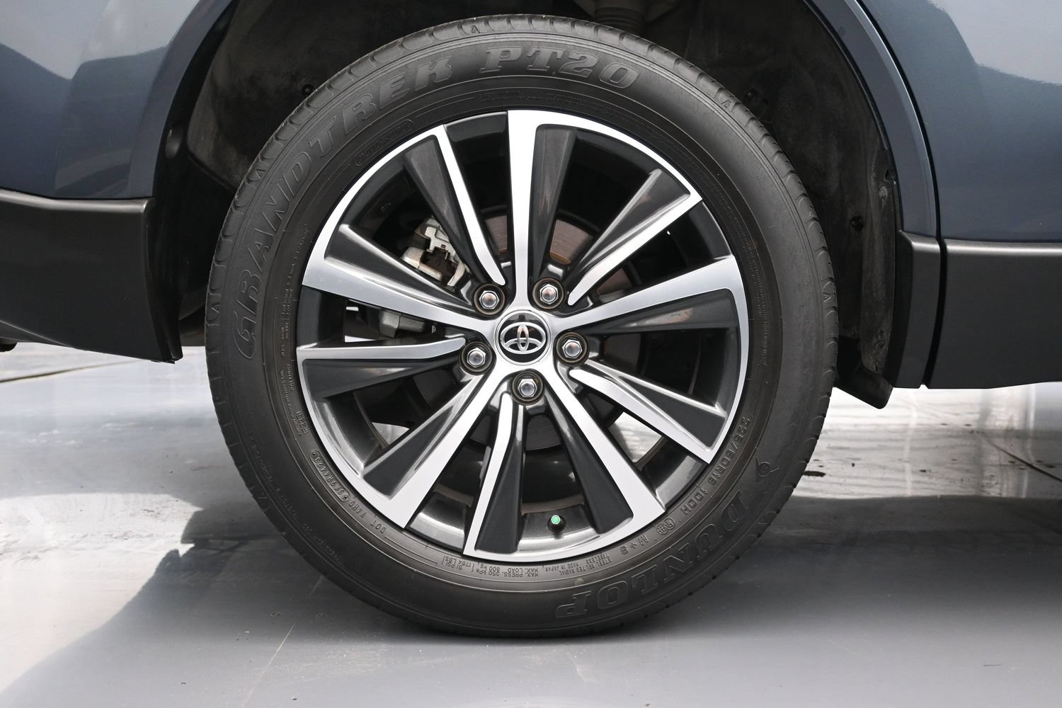 Used 2024 Toyota Venza LE AWD/4WD image 18