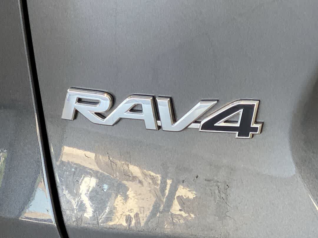 Used 2021 Toyota RAV4 XLE AWD/4WD image 11