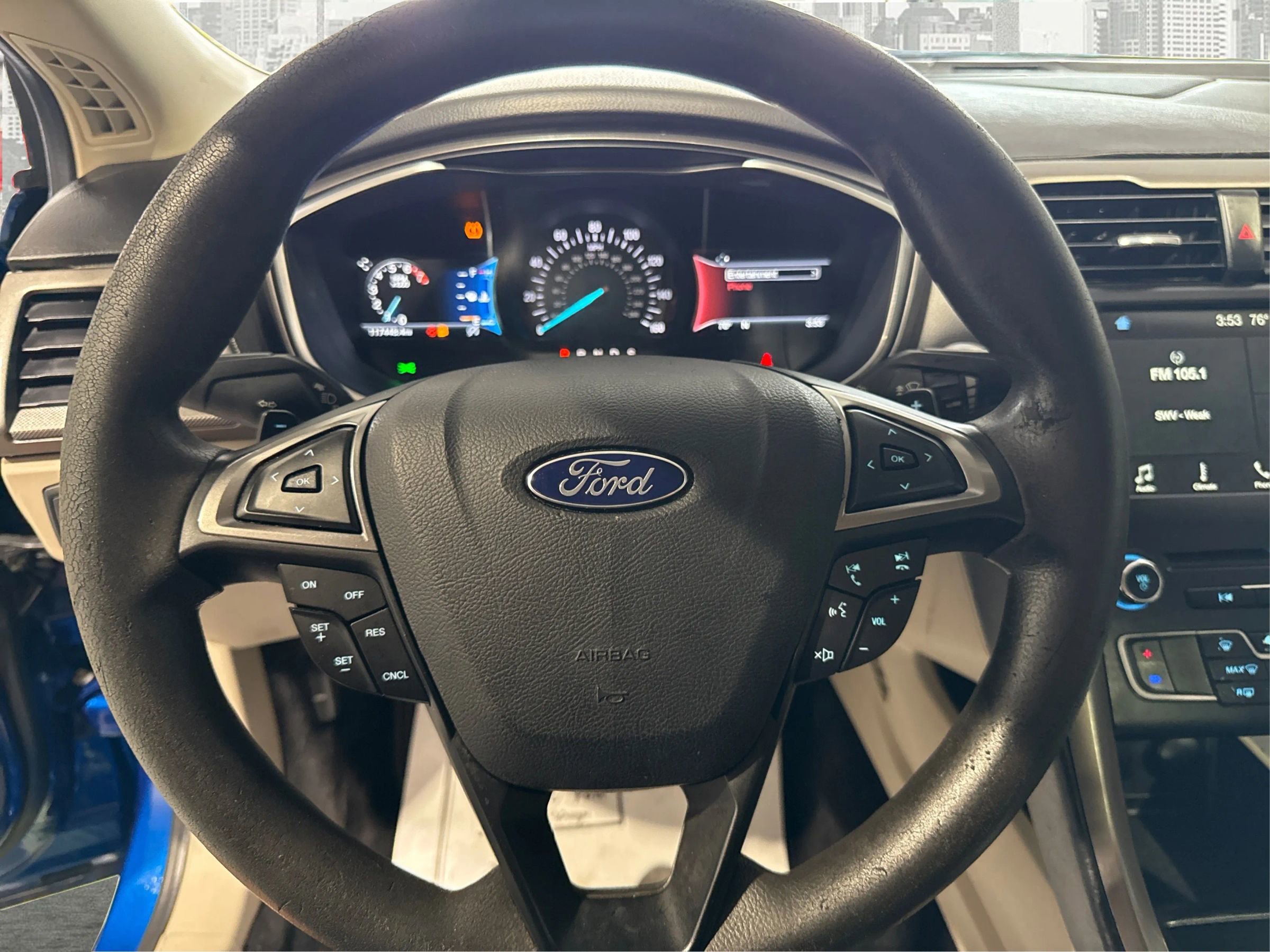 Used 2017 Ford Fusion SE w/ Fusion SE Technology Package image 17