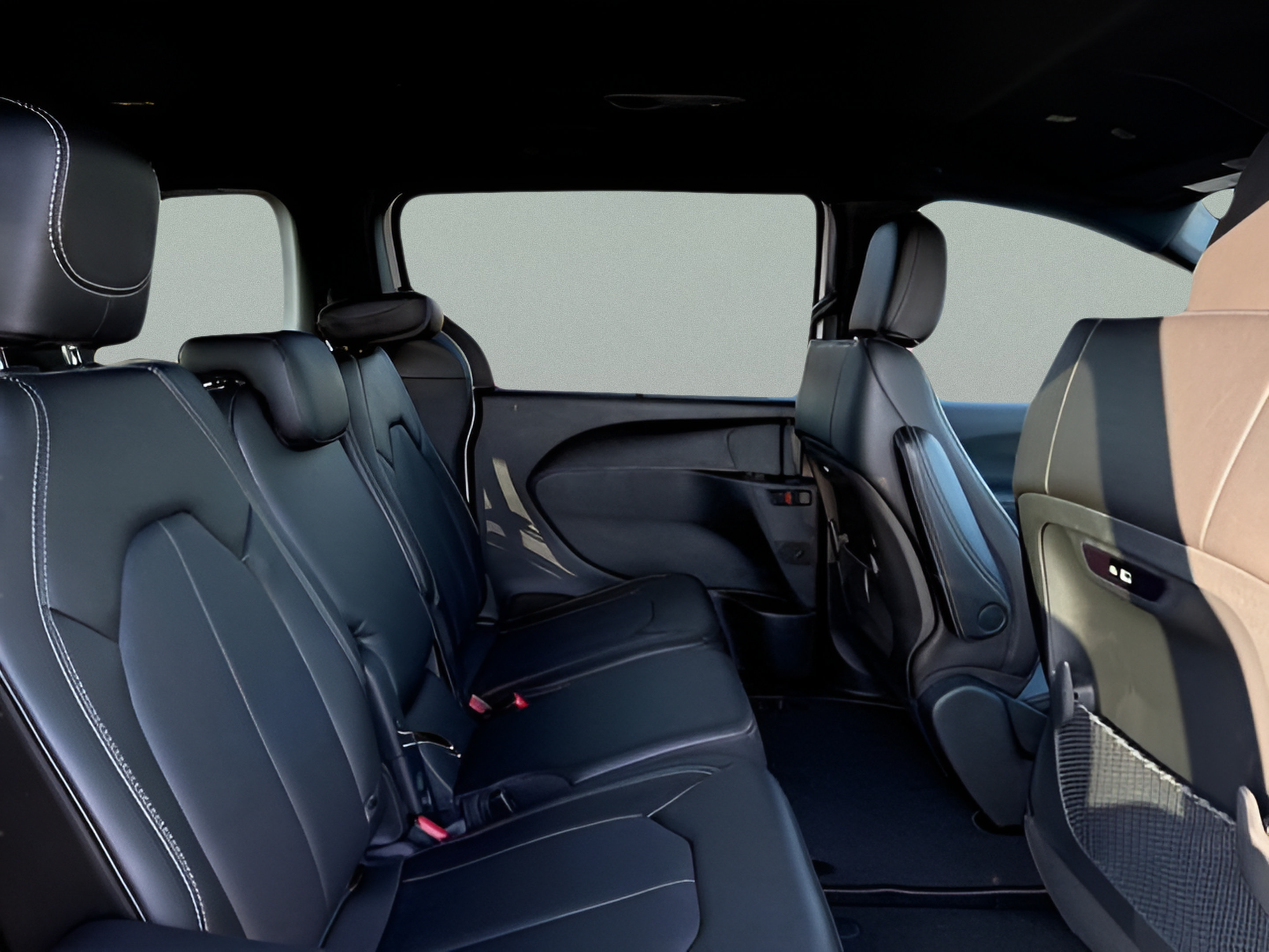 New 2026 Chrysler Pacifica Select w/ S Appearance Package FWD image 31