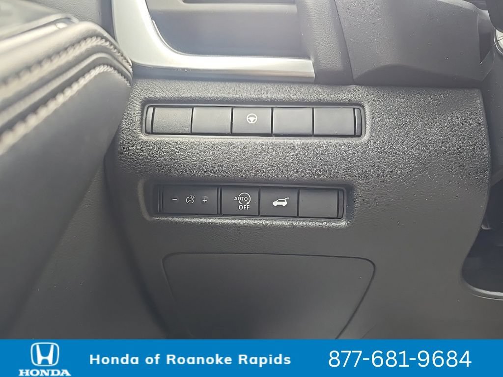 Used 2024 Nissan Rogue SV FWD image 24