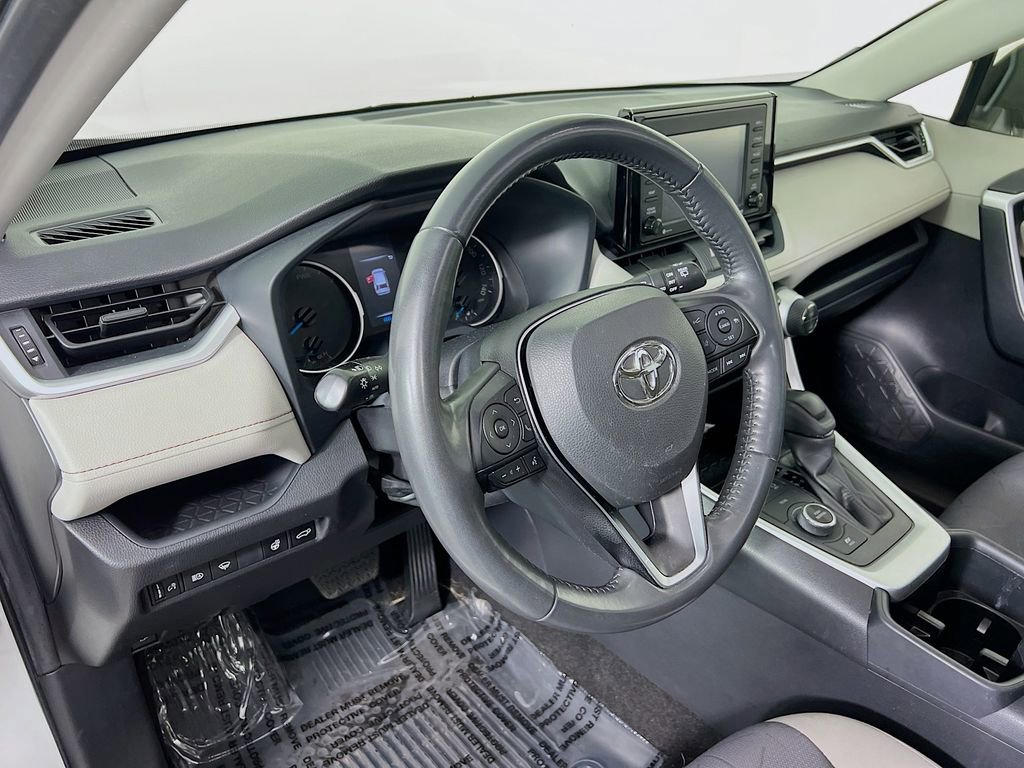Used 2022 Toyota RAV4 XLE w/ Convenience Package image 8
