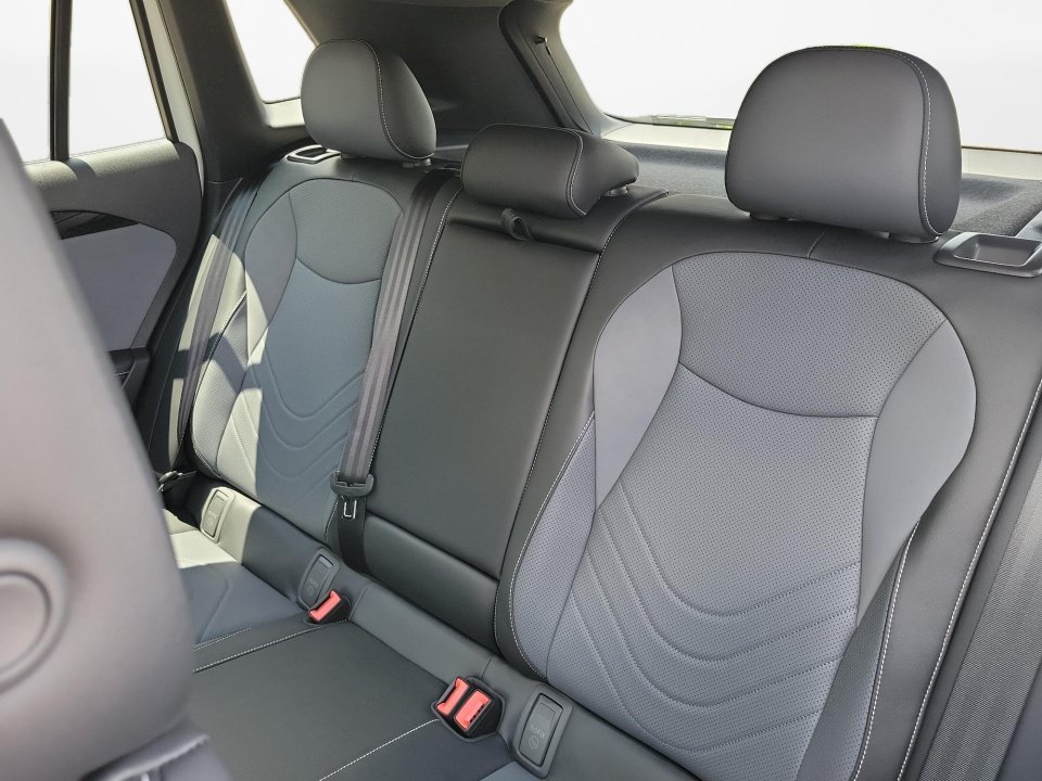 New 2026 Volkswagen Tiguan SE R-Line FWD image 12