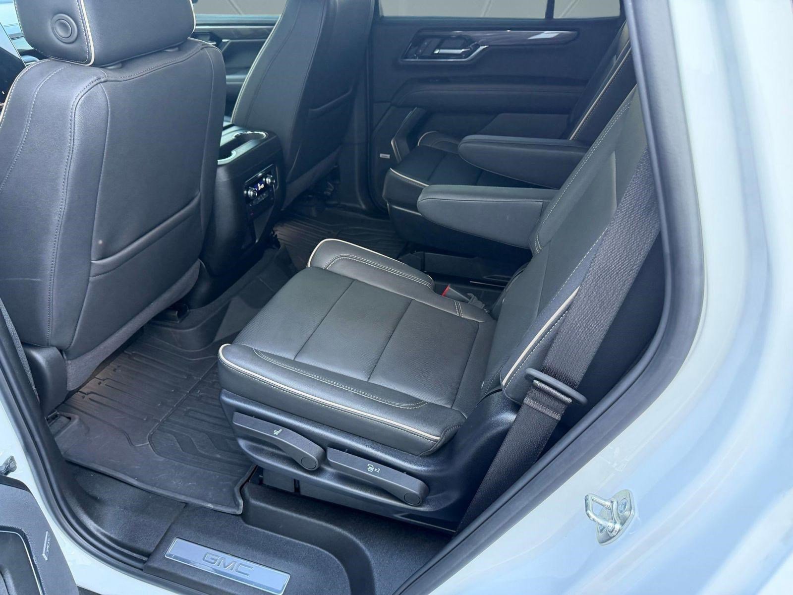 Used 2025 GMC Yukon Elevation AWD/4WD image 14