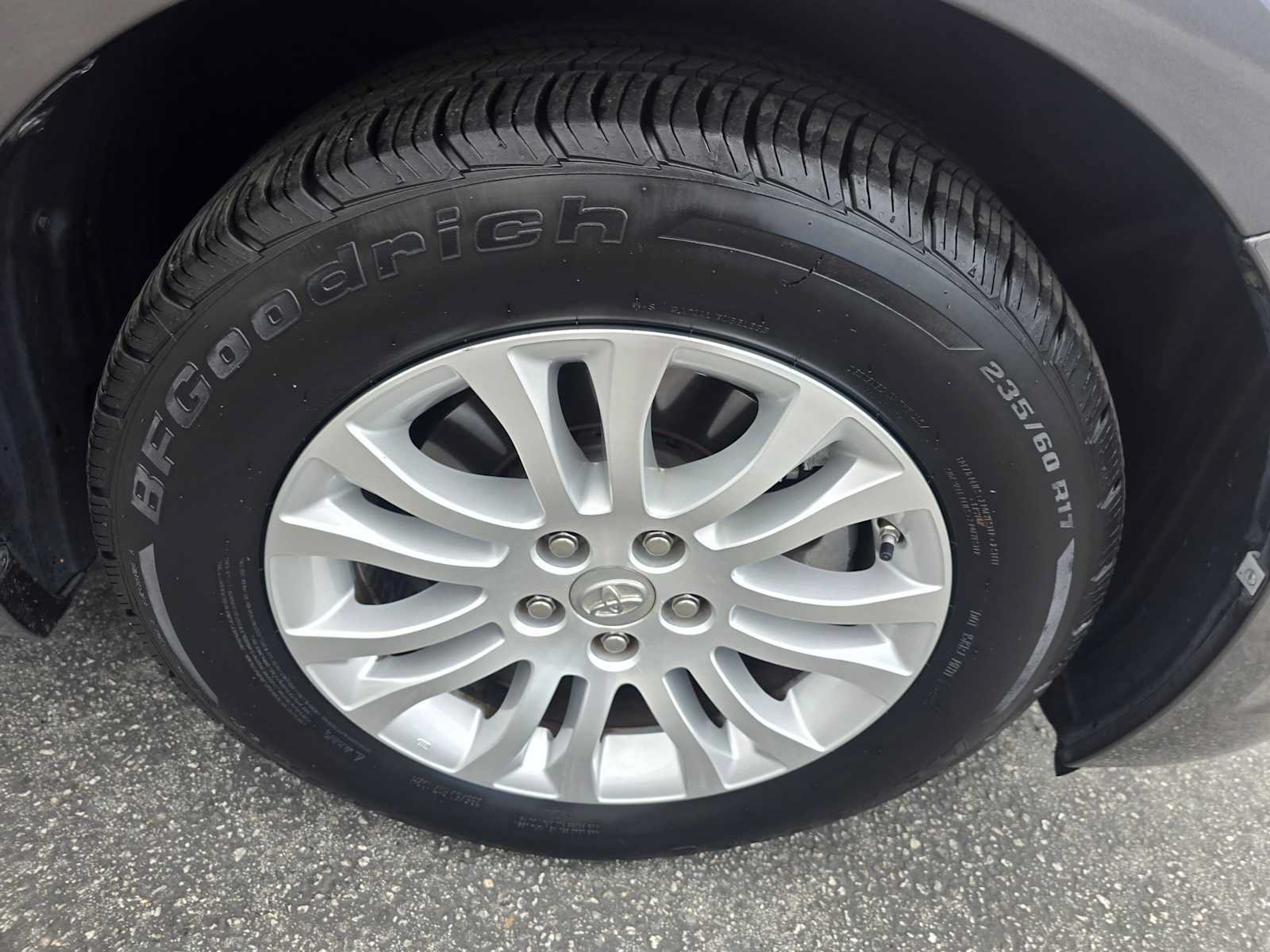 Used 2017 Toyota Sienna XLE w/ XLE Navigation Package FWD image 9
