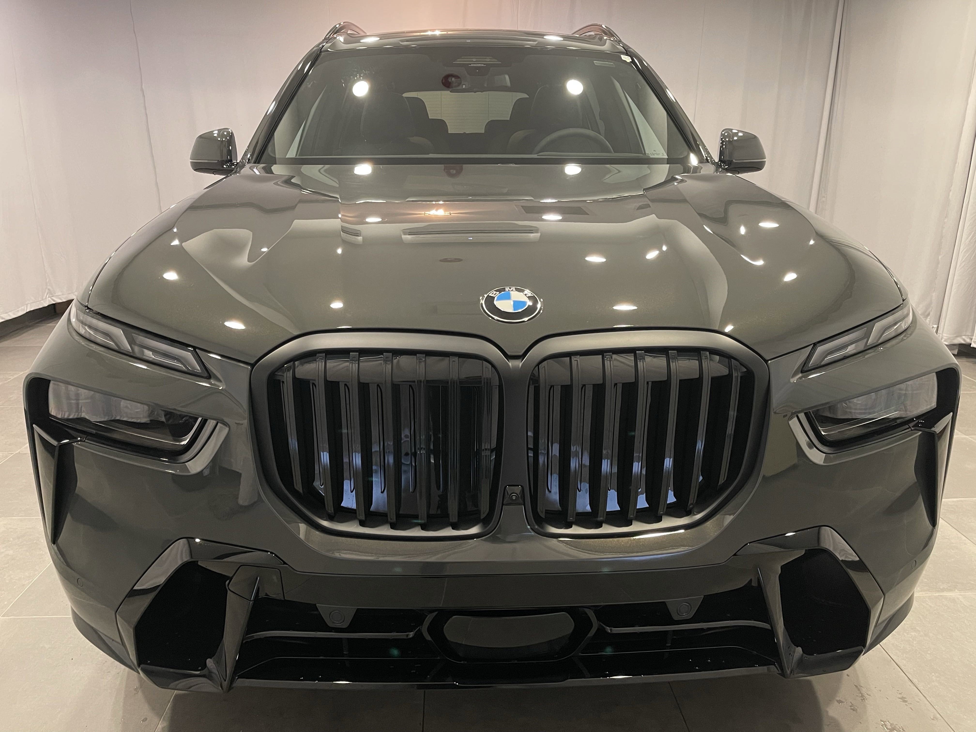 Used 2026 BMW X7 xDrive40i w/ M Sport Package image 2