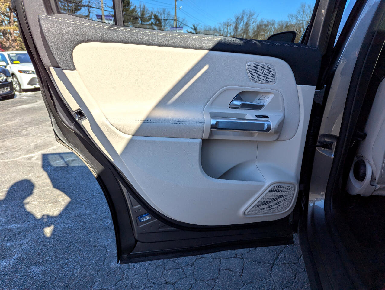 Used 2022 Mercedes-Benz EQB 300 4MATIC image 39